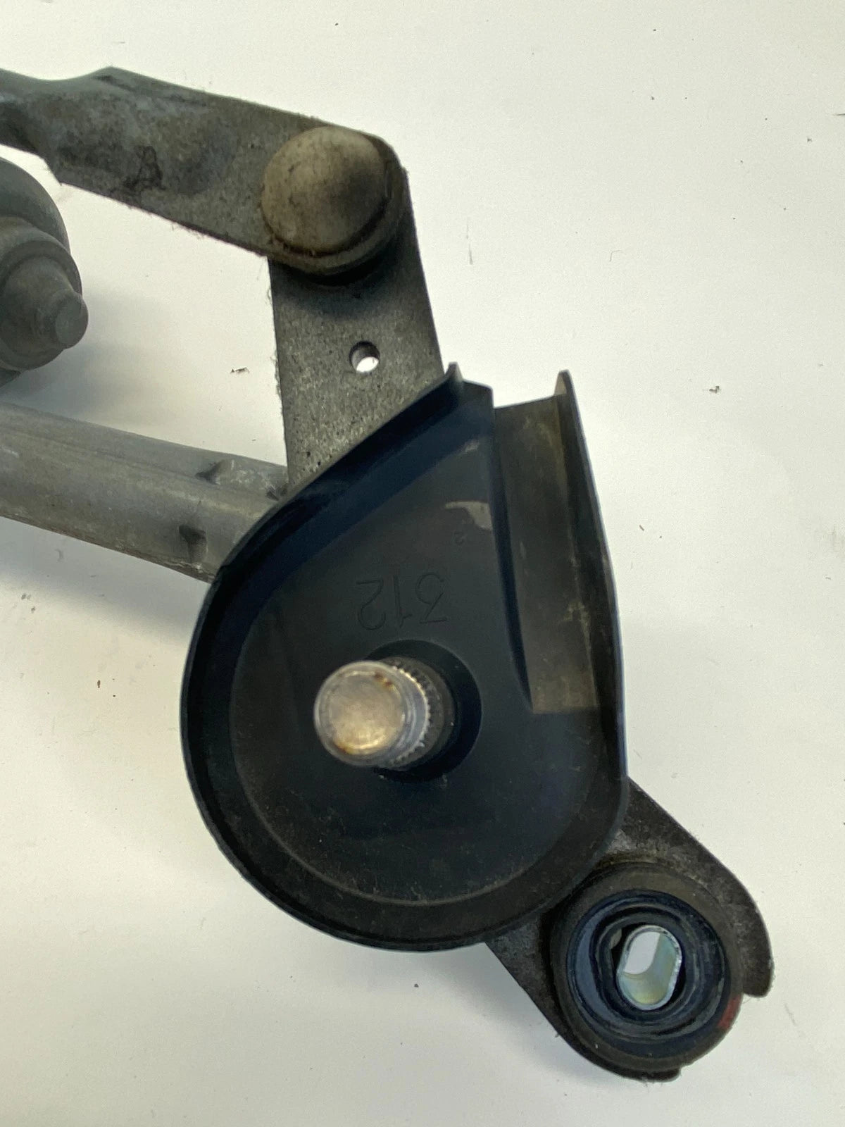 2011-2015 KIA SORENTO FRONT WINDSHIELD WIPER MOTOR W/ LINKAGE 98110-1U000 OEM