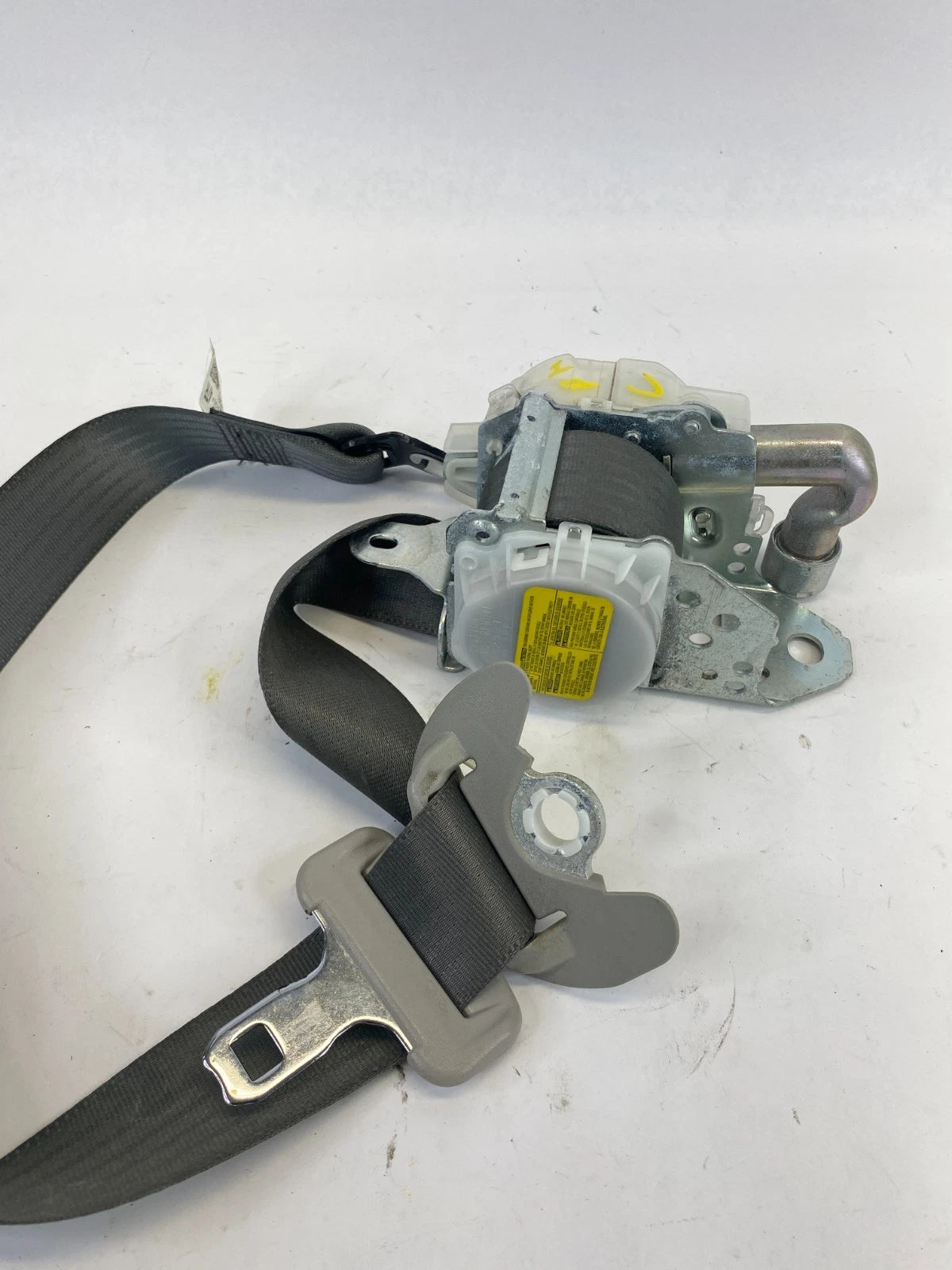 2009-2015 TOYOTA VENZA FRONT RIGHT PASSENGER SEAT BELT RETRACTOR GRAY OEM