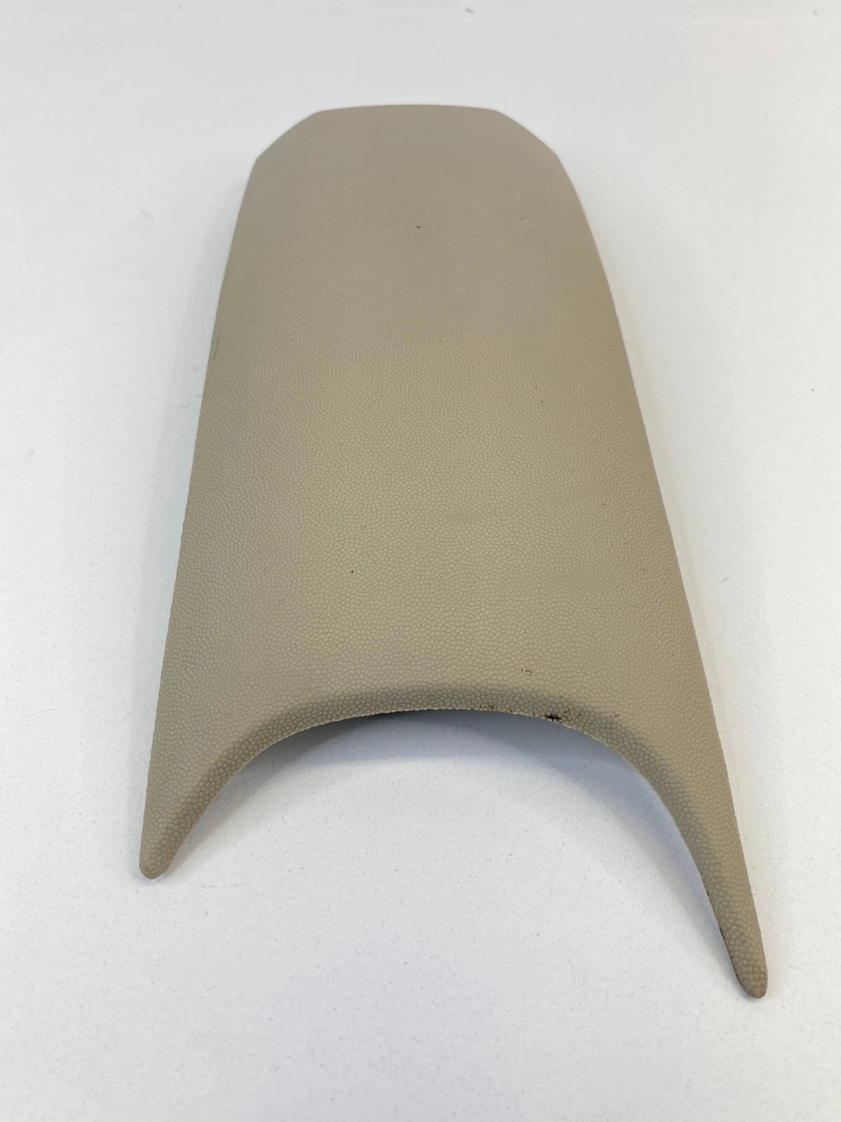 2002-2005 SATURN VUE FRONT CENTER CONSOLE LOWER COVER TRIM PANEL BEZEL 22702061