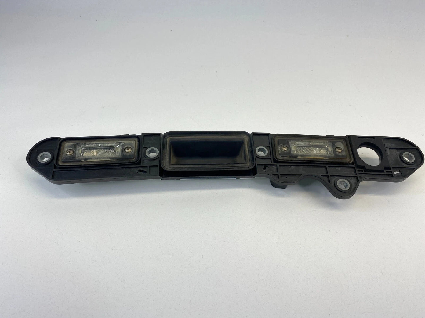 2007-2010 VOLKSWAGEN PASSAT SEDAN REAR TAILGATE LICENSE PLATE LIGHT LAMP OEM