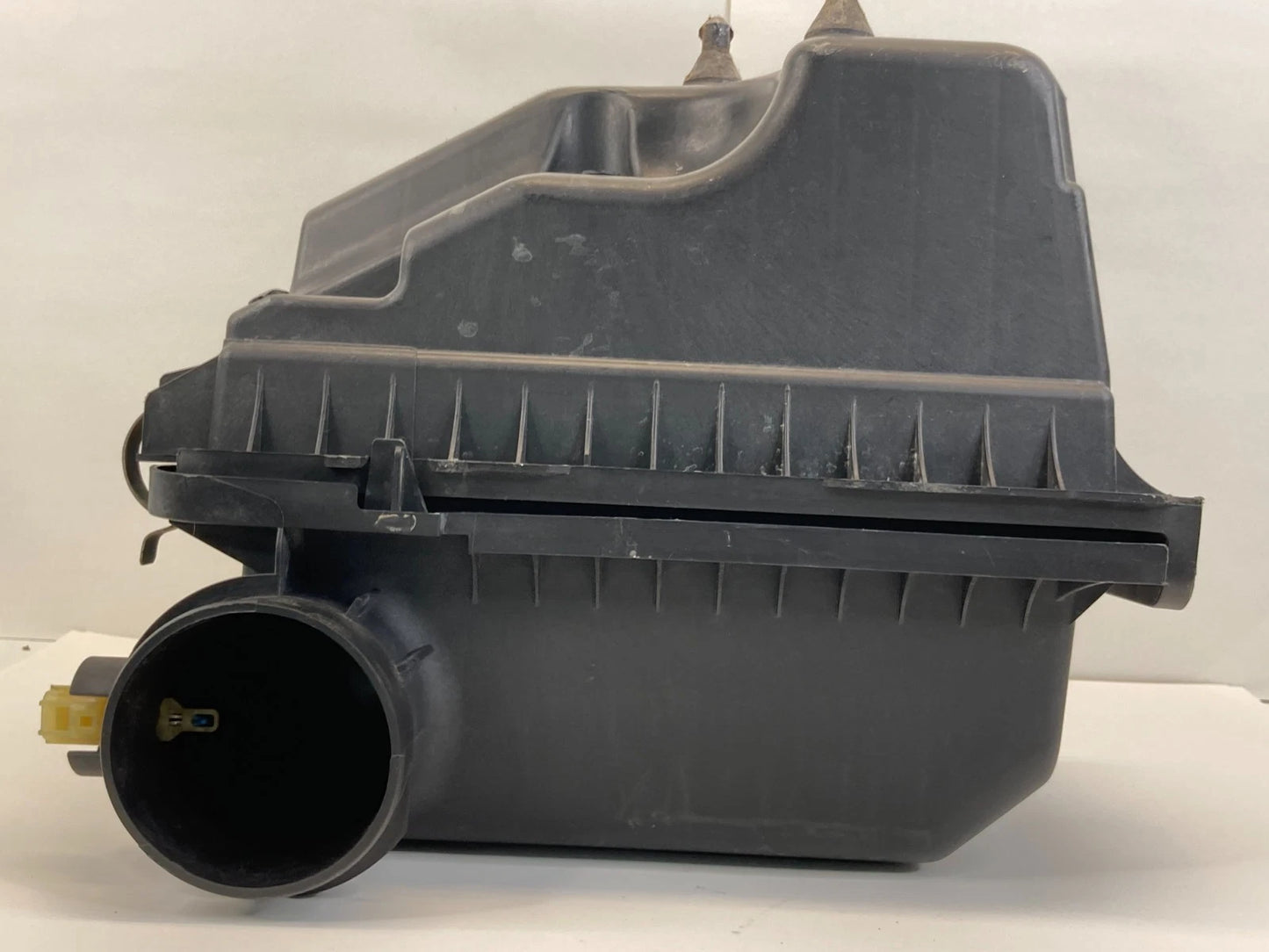 2013-2019 Ford Police Interceptor Sedan Engine Air Cleaner Intake Filter Box OEM