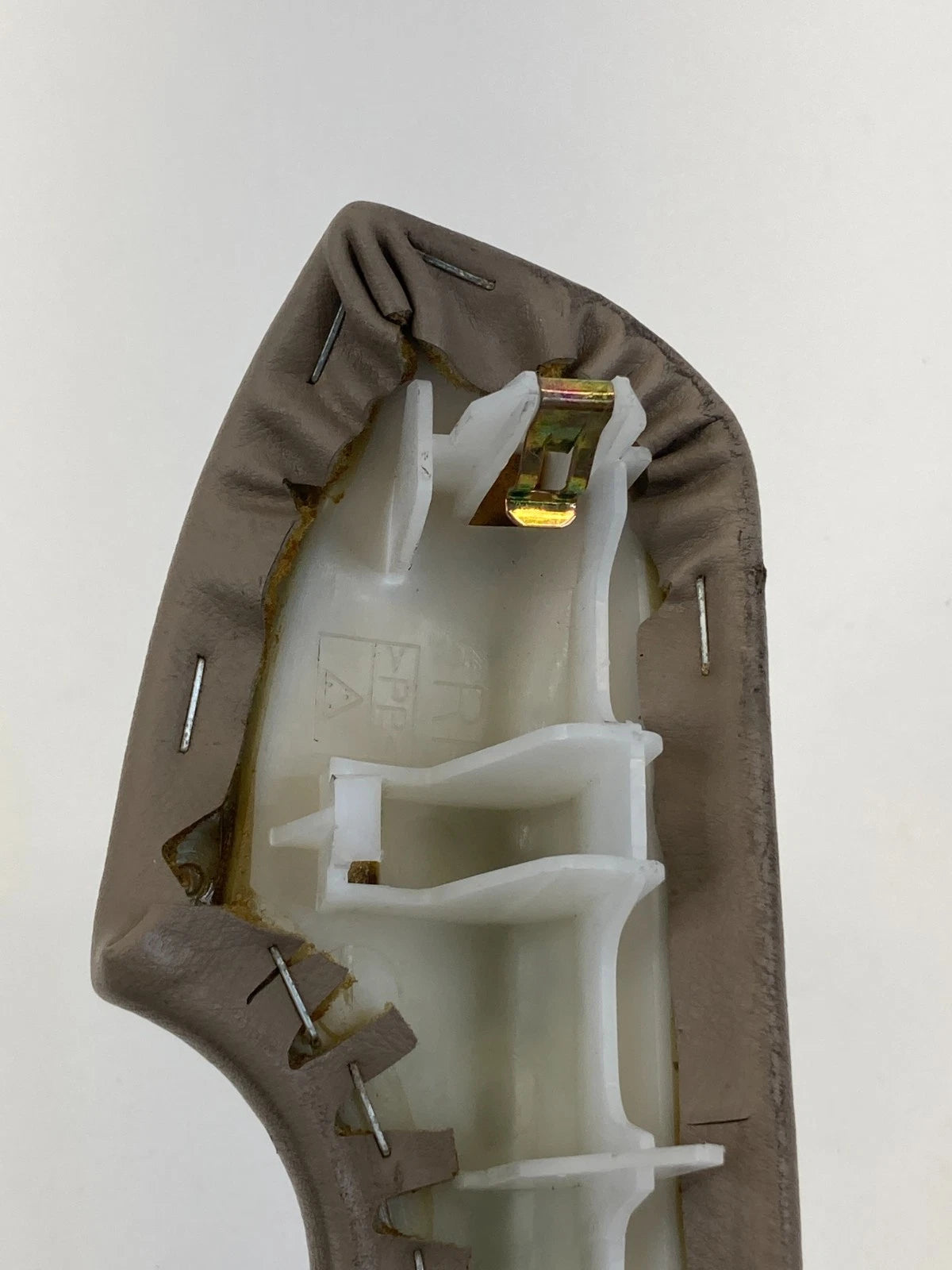 96-98 TOYOTA 4RUNNER REAR RIGHT PASSENGER DOOR ARMREST PULL HANDLE LEATHER OEM