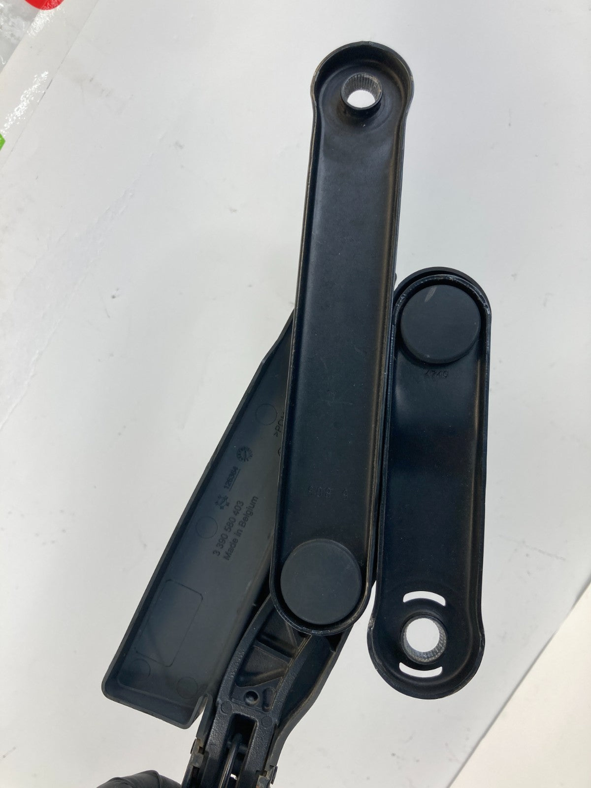 2011-2017 VW Volkswagen Touareg Front Windshield Wiper Arm Pair Set OEM