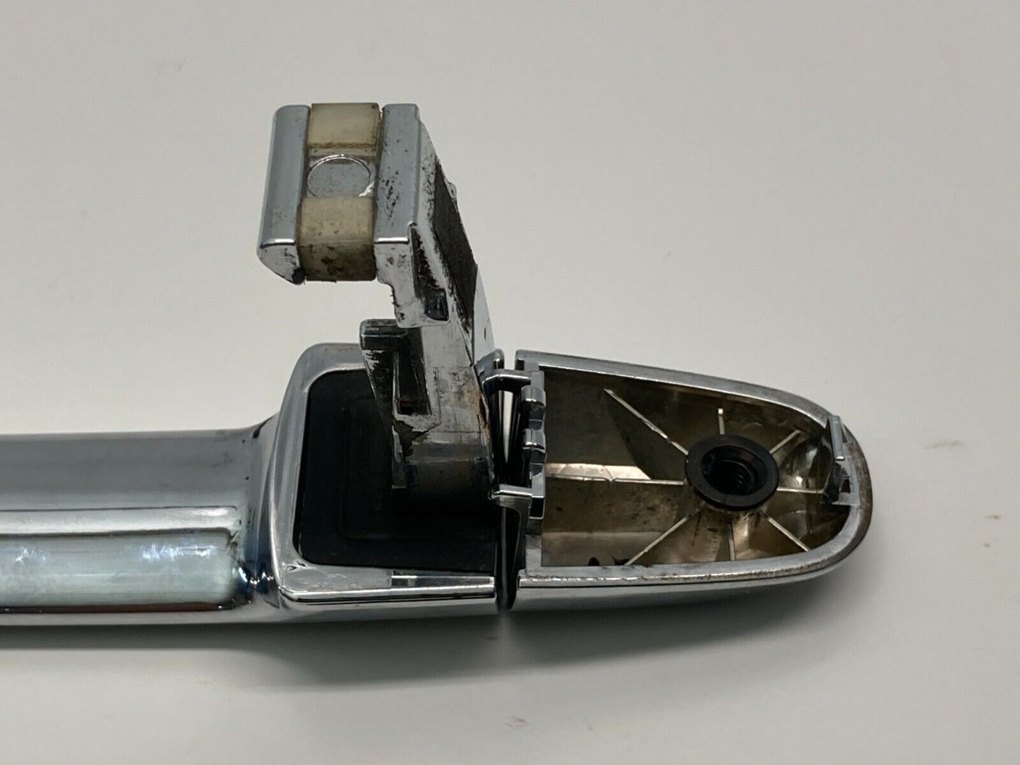 2006-2010 Hyundai Sonata Rear Right Side Outside Exterior Door Handle Assembly