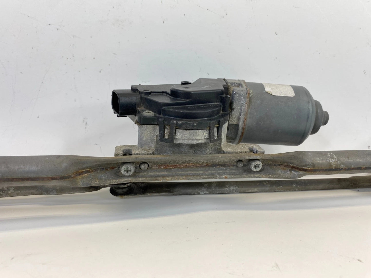 2007-2017 JEEP COMPASS FRONT WINDSHIELD WIPER MOTOR W/ LINKAGE 05303827AC OEM