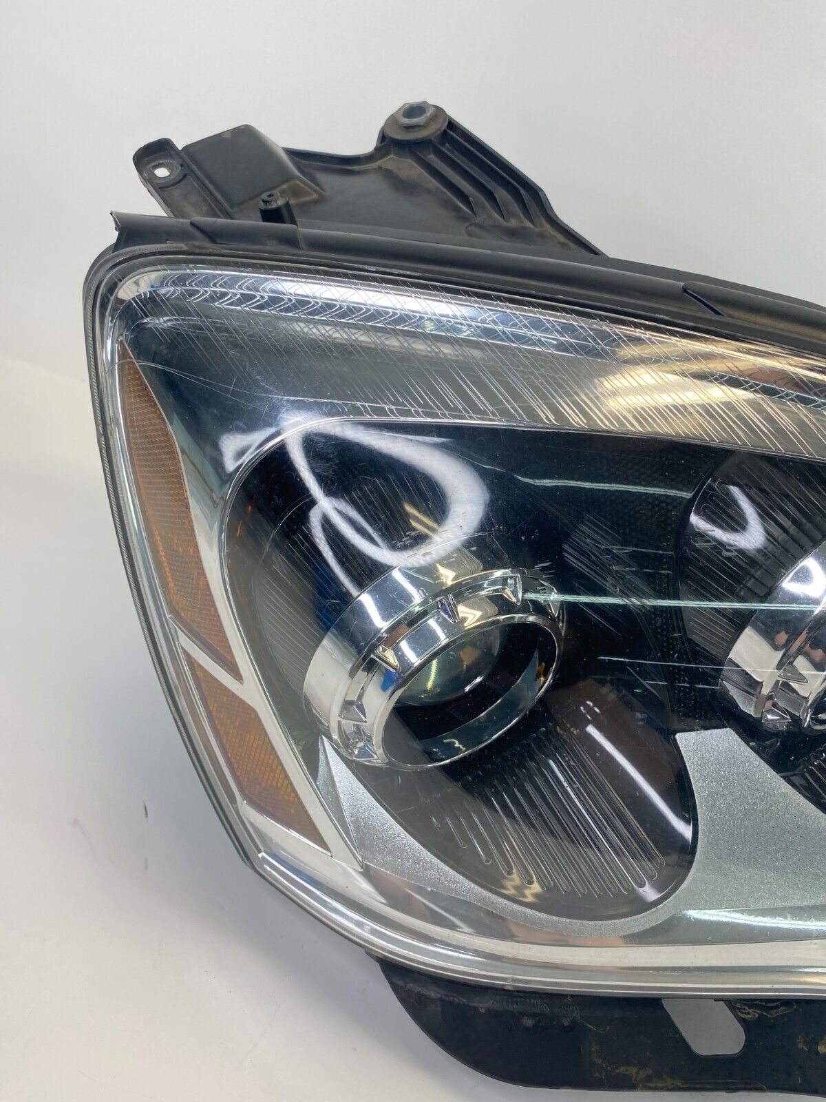 2008-2012 GMC Acadia Right Passenger Side Headlight Headlamp Halogen 2091239 OEM