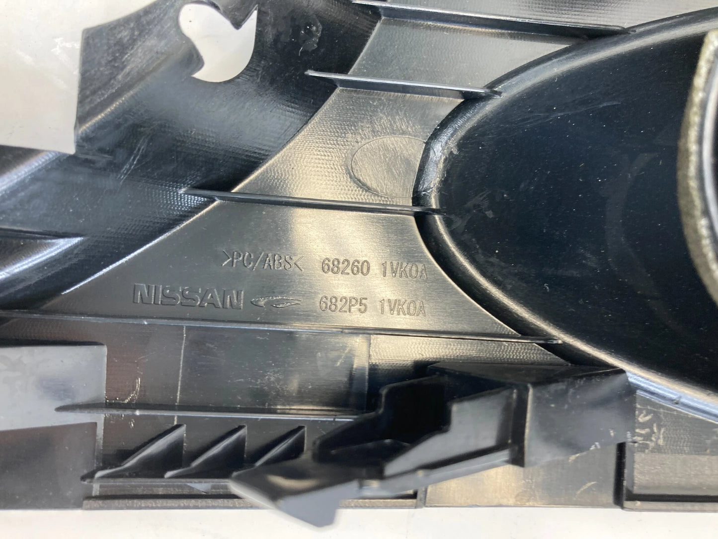 2014 2015 NISSAN ROGUE SELECT CENTER DASH RADIO BEZEL TRIM W/ AIR VENT ASSY