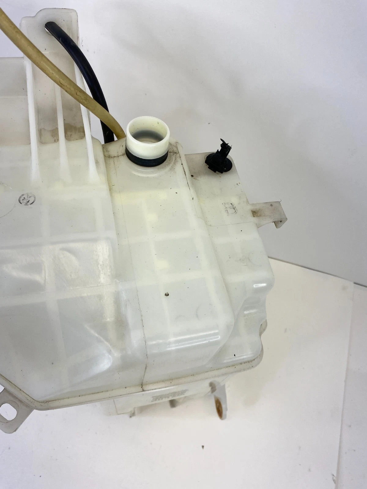 06-08 TOYOTA RAV4 WINDSHIELD WASHER FLUID RESERVOIR WITH PUMPS OEM 060851-205