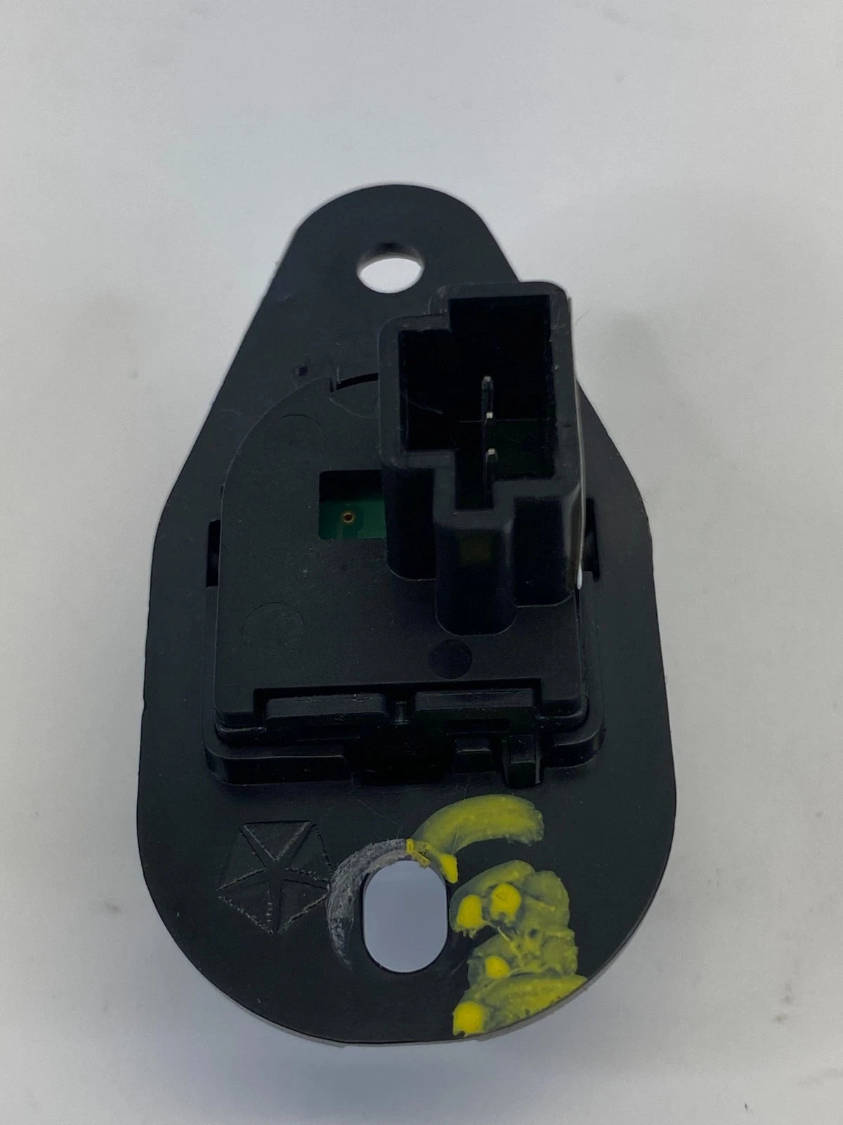 15-17 CHRYSLER 200 REAR LIFTGATE TRUNK RELEASE DECK LID SWITCH 68141864AA OEM