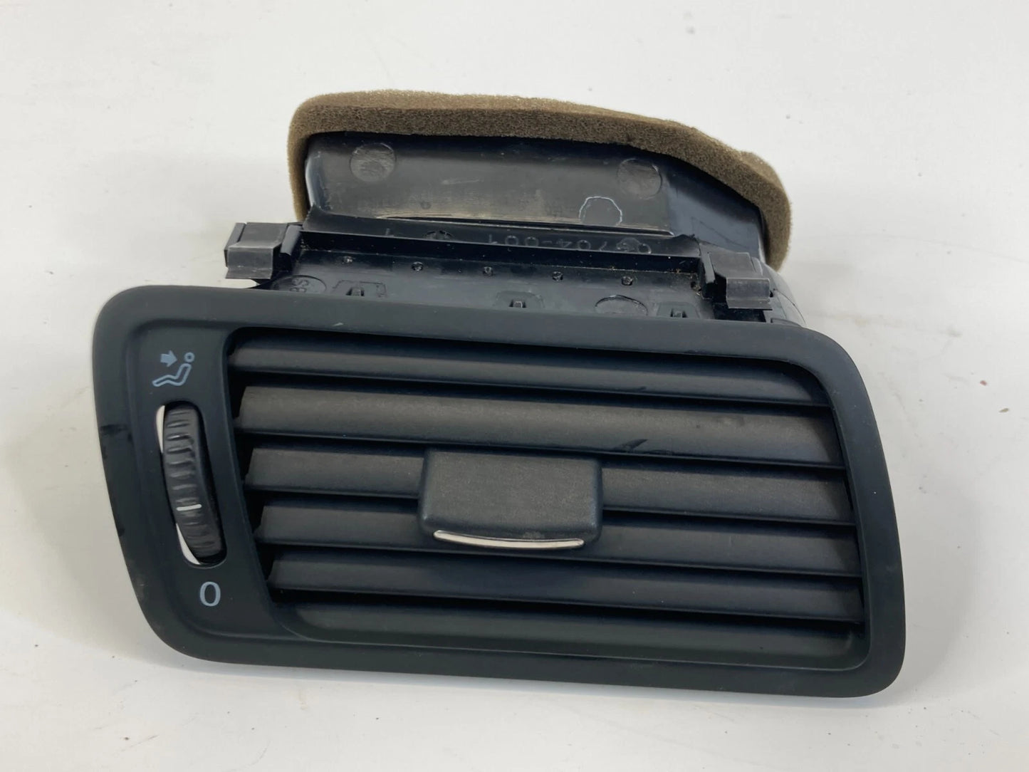 2009-2011 VOLKSWAGEN CC FRONT RIGHT PASSENGER SIDE OUTER DASH AIR VENT GRILLE