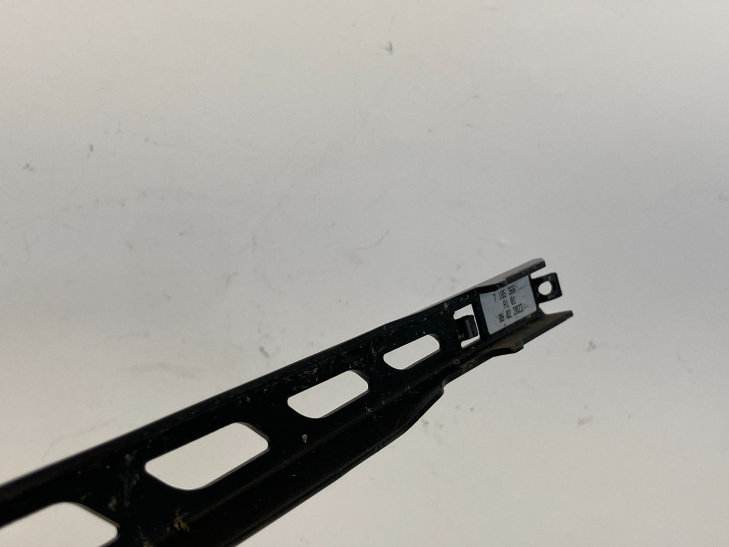 2006 2007 BMW 530xi Front Windshield Wiper Arm 7185366 OEM