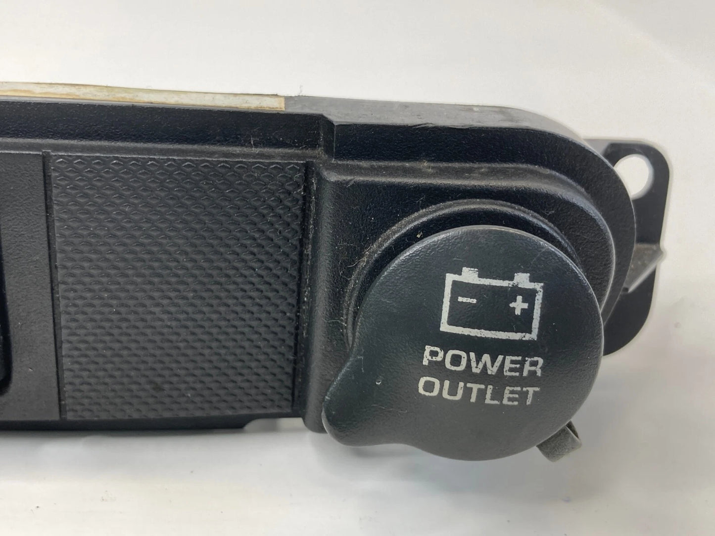01-05 CHRYSLER PT CRUISER DEFROST POWER OUTLET BUTTON CONTROL SWITCH 04671670AB