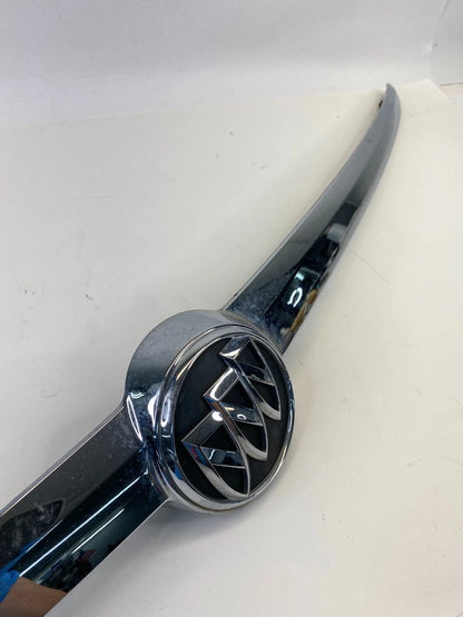 11-13 BUICK REGAL REAR TRUNK TAILGATE MOLDING TRIM GARNISH W/ EMBLEM 132266400