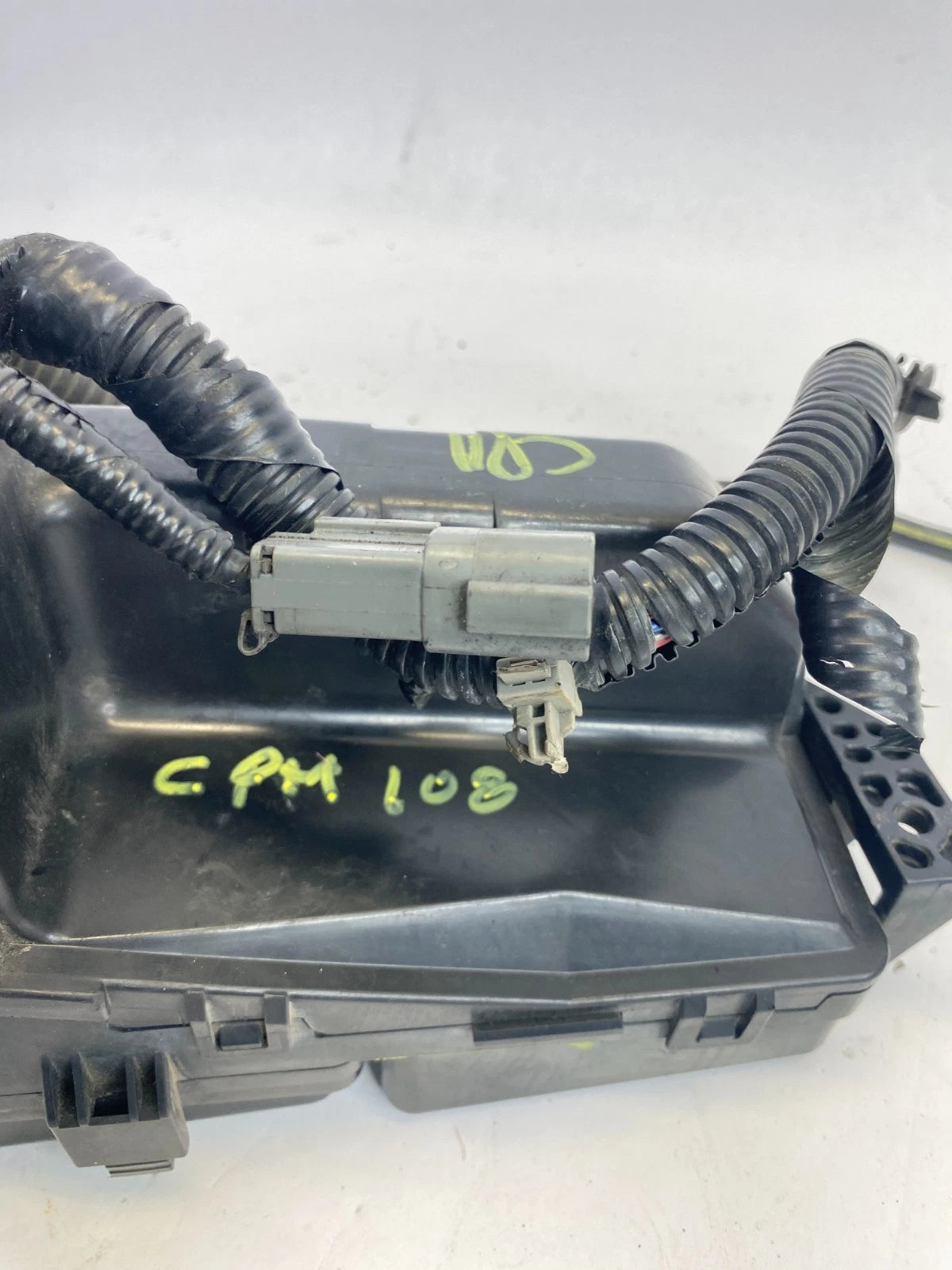 2003 2004 HONDA ACCORD 3.0L V6 ENGINE COMPARTMENT FUSE RELAY JUNCTION BOX OEM