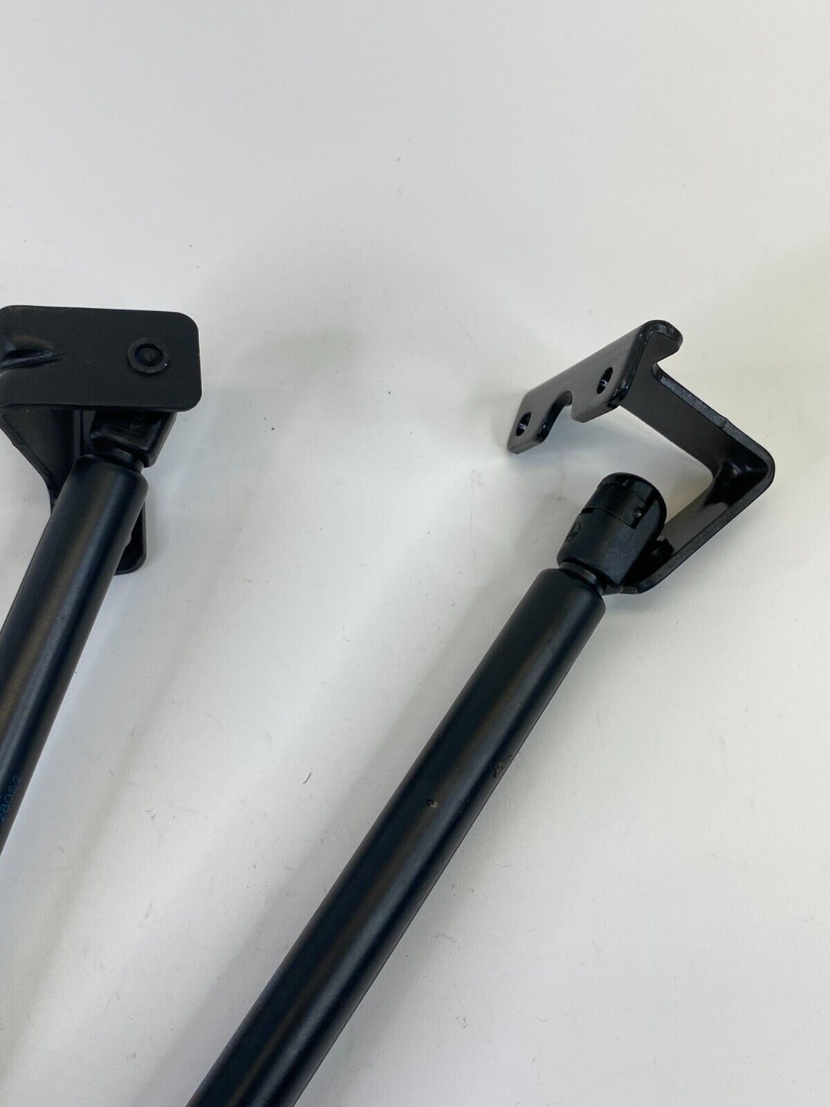 2002-2004 Nissan Pathfinder Rear Trunk Liftgate Support Shock Struts Pair LH RH