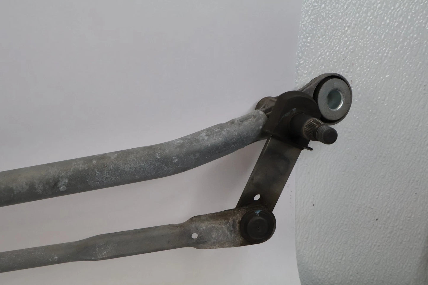2011-2018 VW TOUAREG FRONT WINDSHIELD WIPER MOTOR & LINKAGE ASSY 7P0955023 OEM