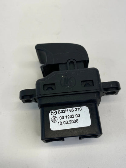 2004-2009 MAZDA 3 MAZDA3 REAR LEFT DOOR WINDOW CONTROL SWITCH B32H66370 OEM