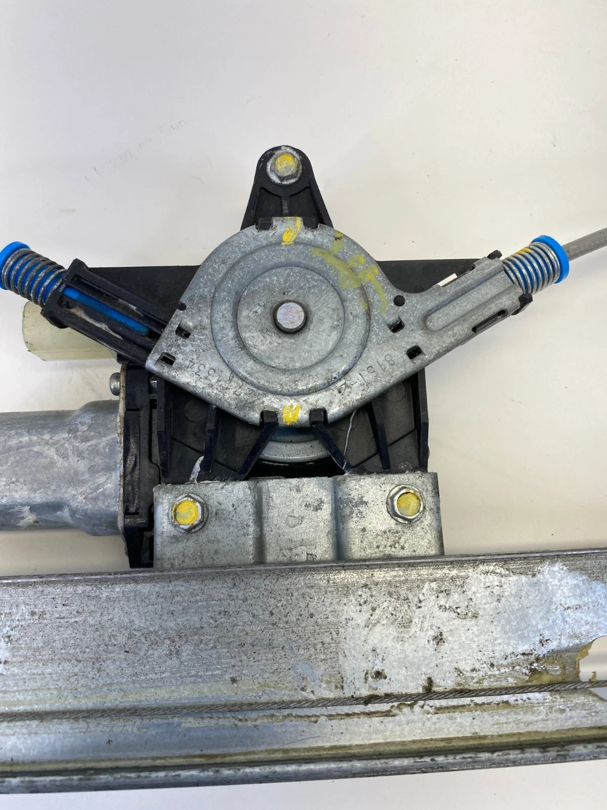 2006-2011 CHEVROLET HHR REAR LEFT POWER WINDOW REGULATOR MOTOR OEM 2621003462