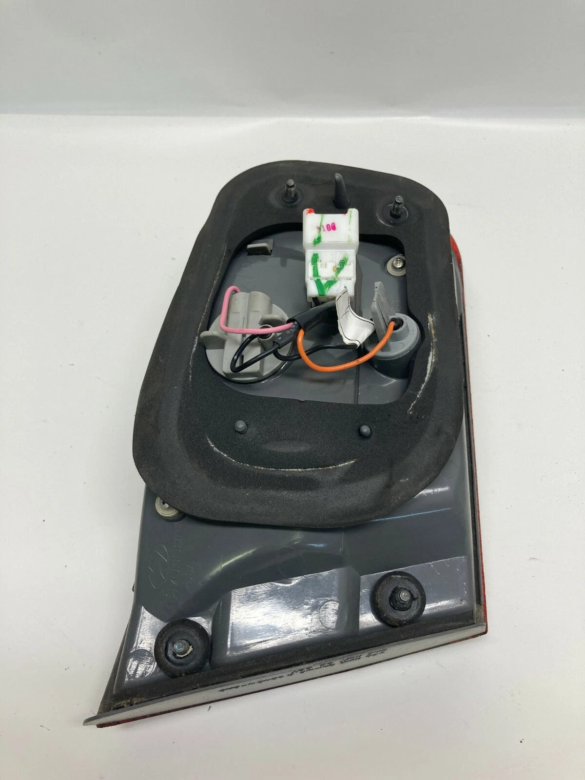 2006-2008 HYUNDAI SONATA REAR RIGHT PASSENGER INNER TAIL LIGHT 924040A0 OEM