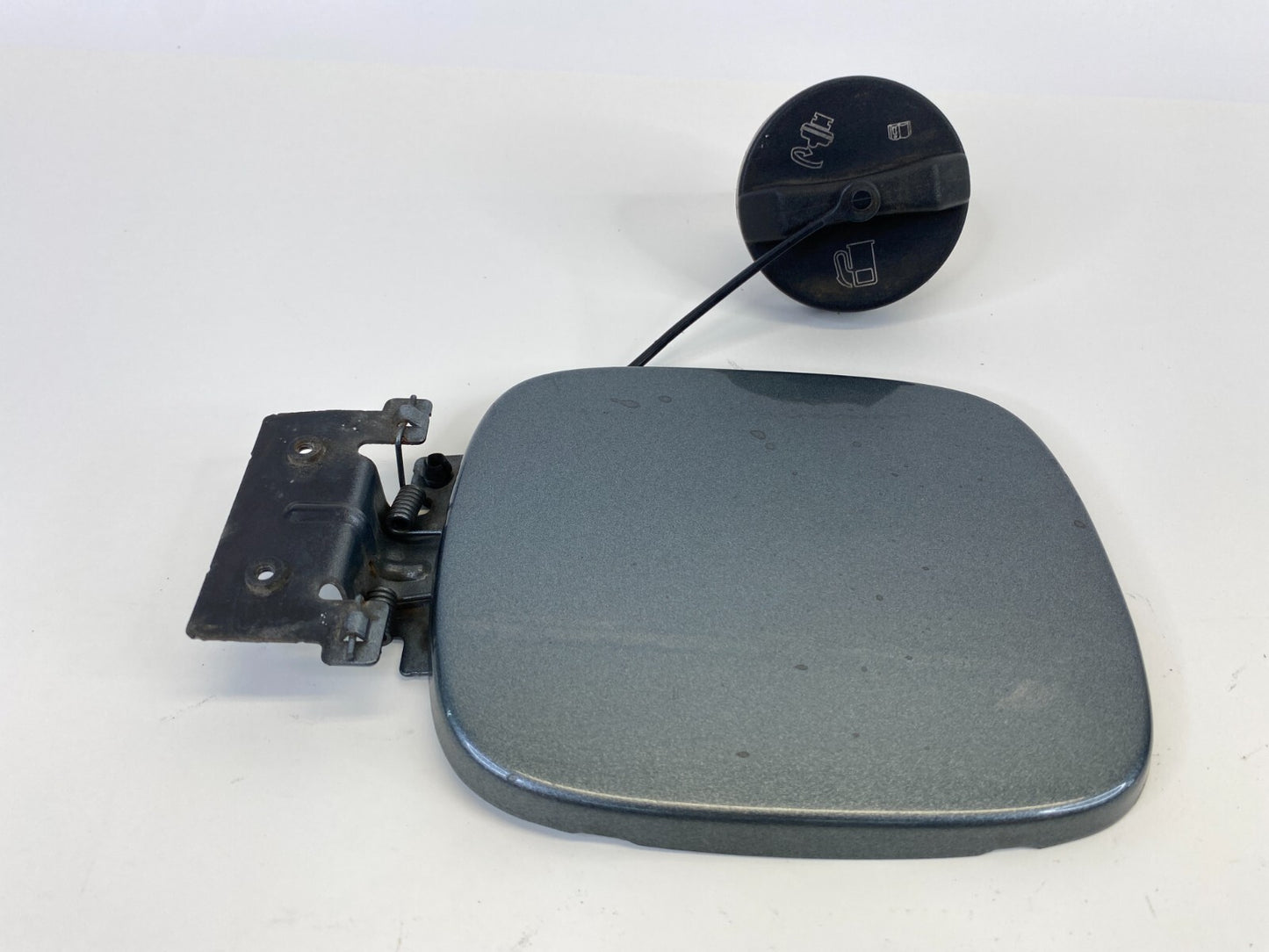 2002 03 04 05 06 2007 Saturn Vue Fuel Filler Door Gas Tank Lid Cover w/ Cap OEM