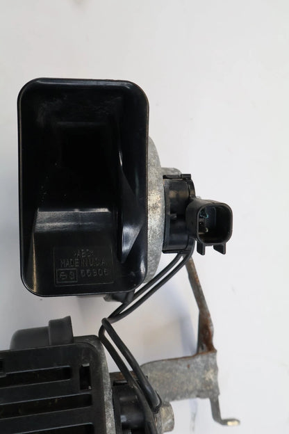 2011-2015 CHEVROLET CRUZE DUAL HORN HIGH LOW TONE ALARM SIGNAL PAIR SET OEM
