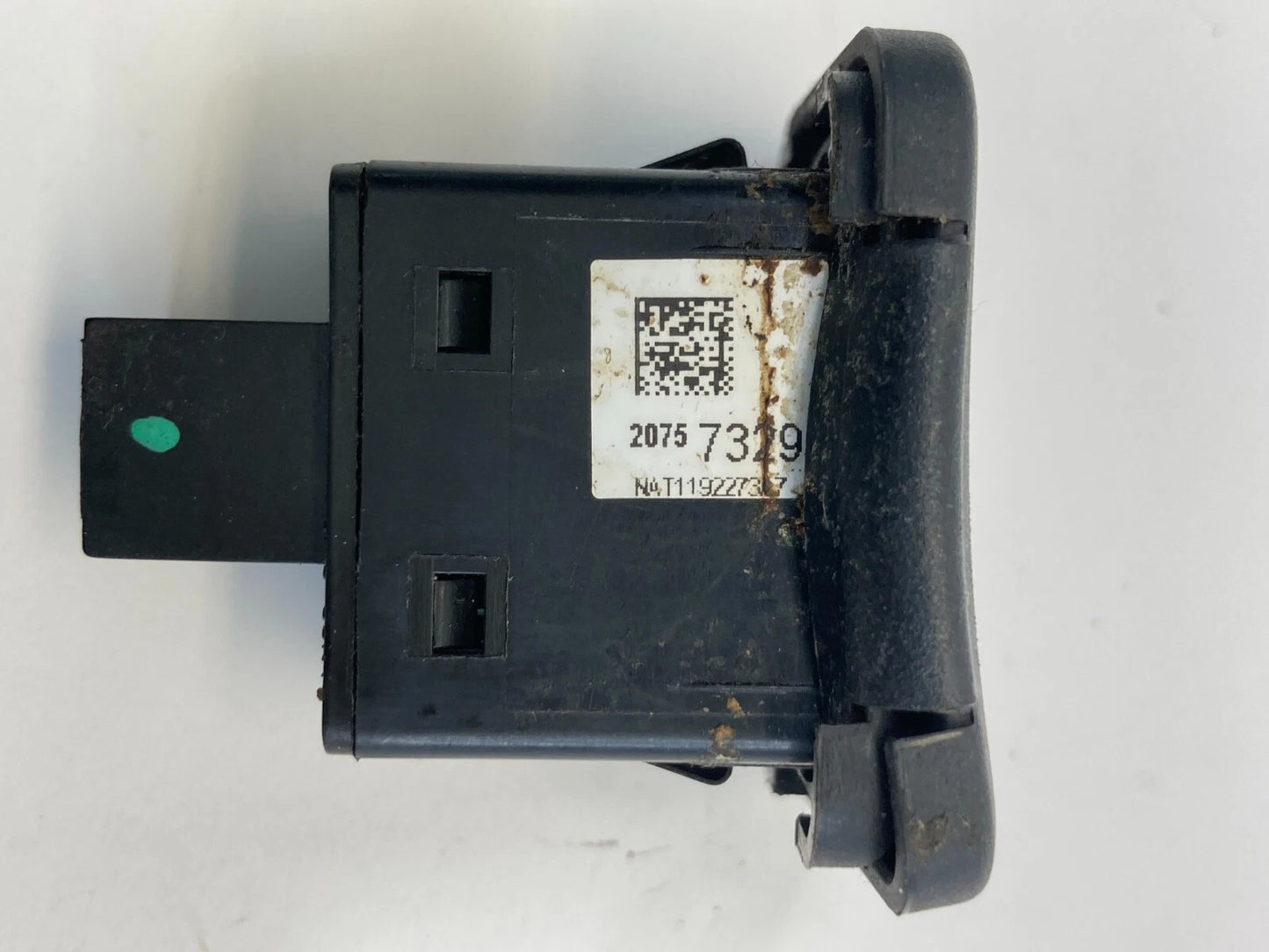 2010 GMC ACADIA CENTER CONSOLE USB AUX IN JACK INPUT PORT ADAPTER 20757329 OEM