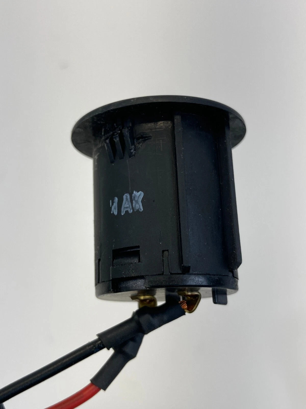 2011-2015 KIA SORENTO FUEL TANK GAS DOOR LID RELEASE CONTROL SWITCH ASSY OEM