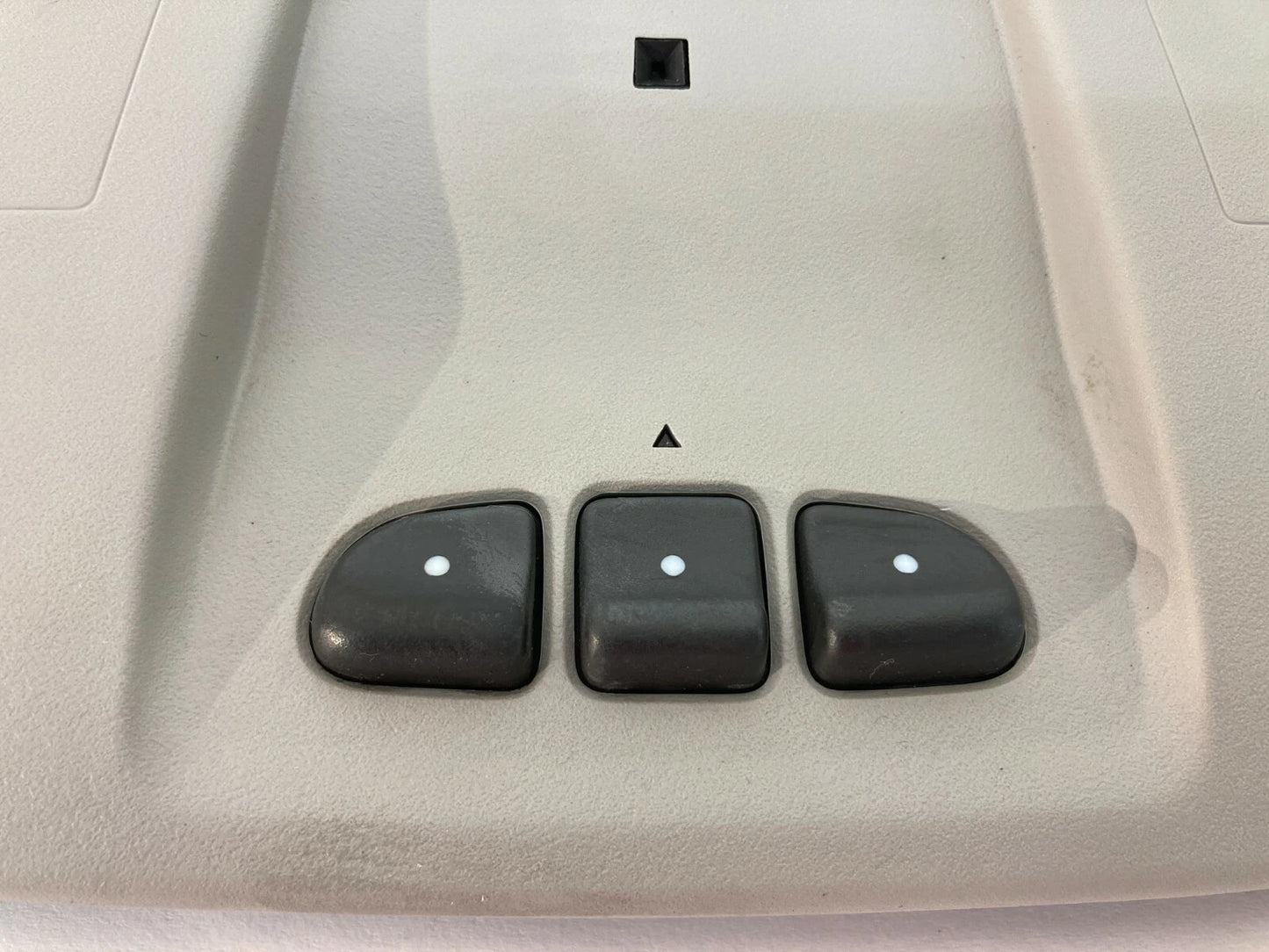 2007-2010 SATURN OUTLOOK FRONT ROOF OVERHEAD CONSOLE DOME LIGHT LAMP ASSEMBLY