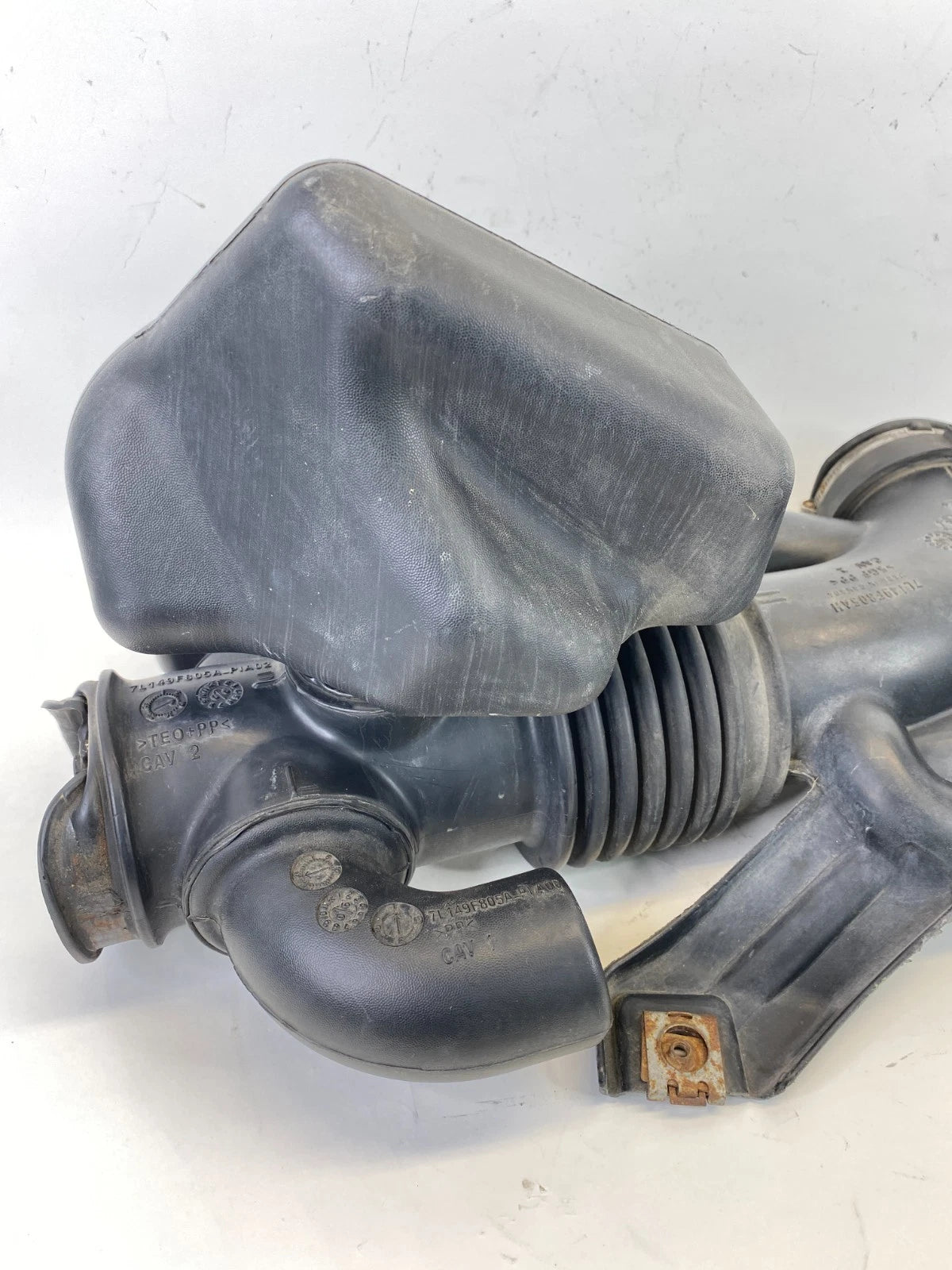 2007 2008 FORD EXPEDITION 5.4L 4WD AIR INTAKE HOSE DUCT PIPE 7L14-9F805-AH OEM