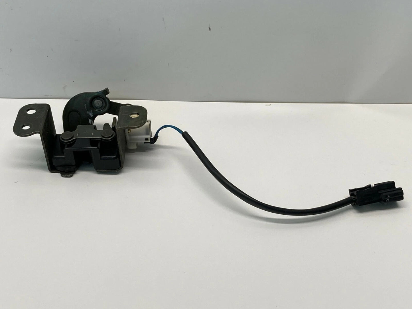 2001 2002 2003 2004 2005 2006 HYUNDAI SANTA FE REAR BACK GLASS WINDOW LOCK LATCH