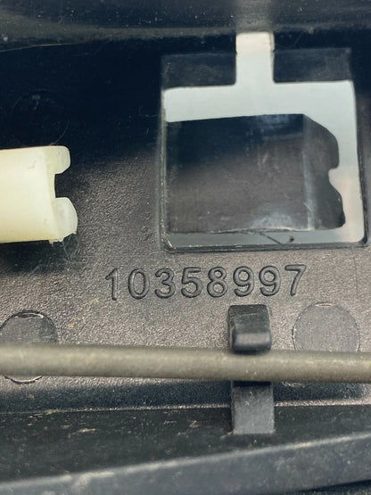 00-06 CHEVY TAHOE GMC YUKON REAR LEFT SIDE INTERIOR INNER DOOR HANDLE 15029903