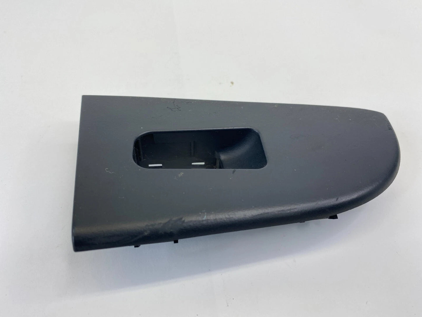 07-10 HYUNDAI ELANTRA SEDAN REAR LEFT DOOR WINDOW SWITCH TRIM BEZEL 93580-2H000