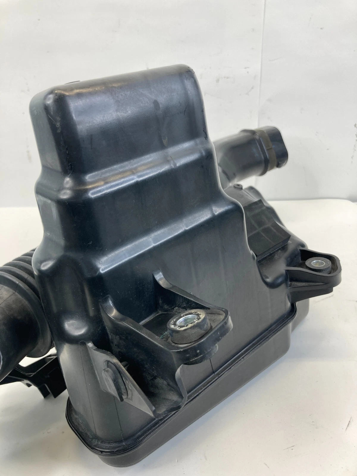 2010-2015 TOYOTA PRIUS AIR CLEANER RESONATOR INTAKE BOX FILTER 17893-37040 OEM