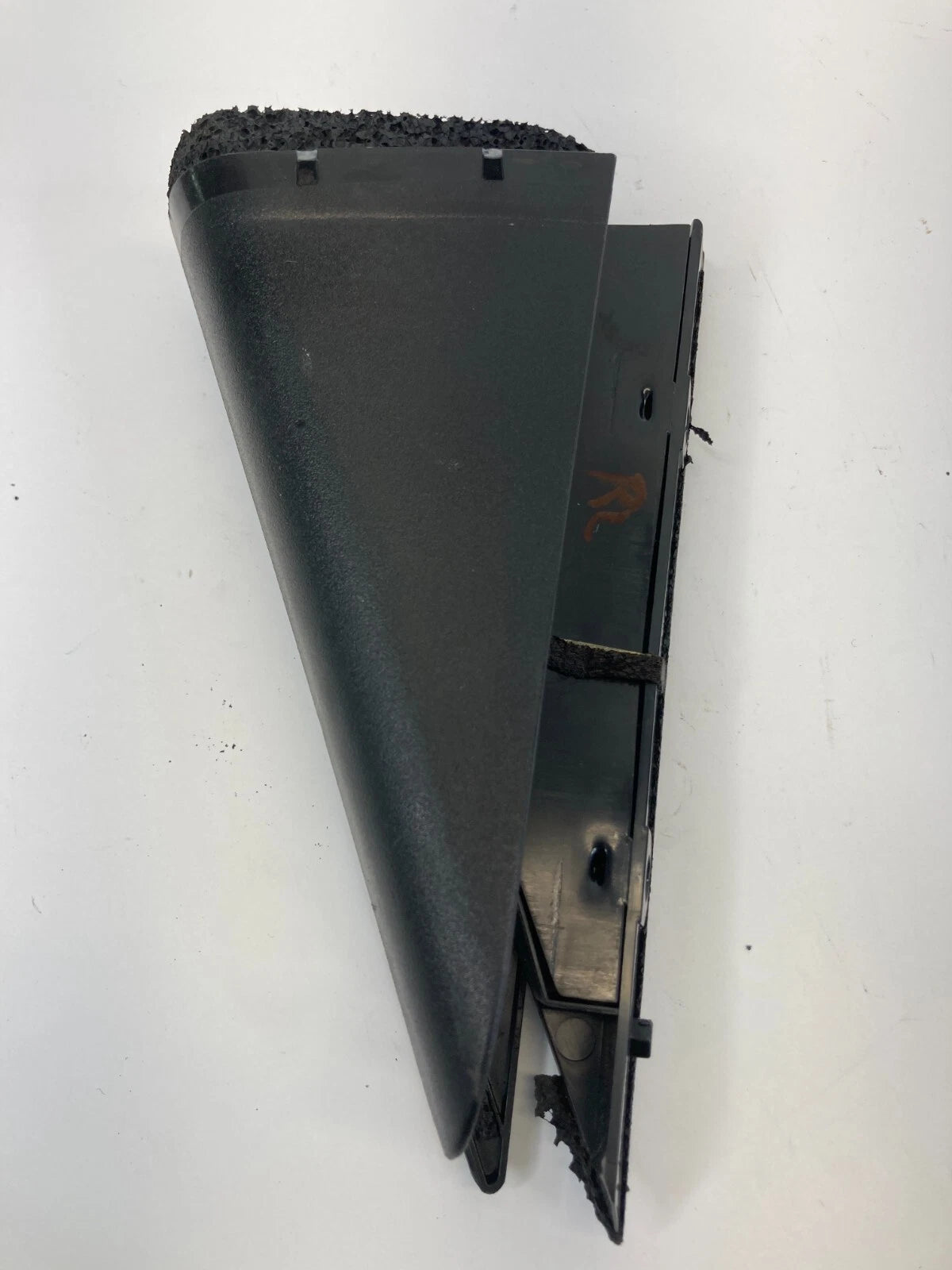 2008-2013 NISSAN ROGUE REAR LEFT SIDE DOOR CORNER WINDOW GLASS COVER TRIM OEM