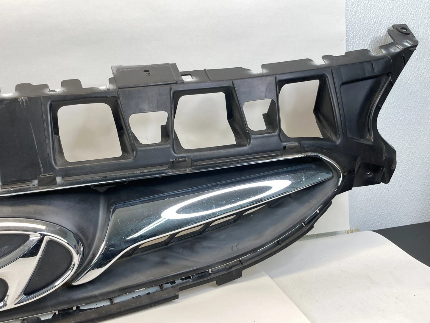 2012-2014 HYUNDAI ACCENT FRONT RADIATOR UPPER GRILL GRILLE 86351-1R100 OEM