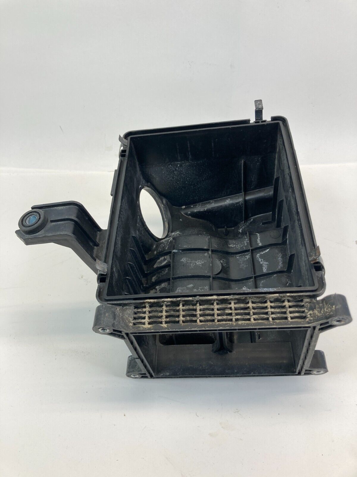 2006-2010 Hyundai Sonata 2.4L 16V Body Air Intake Cleaner Lower Filter Cover OEM