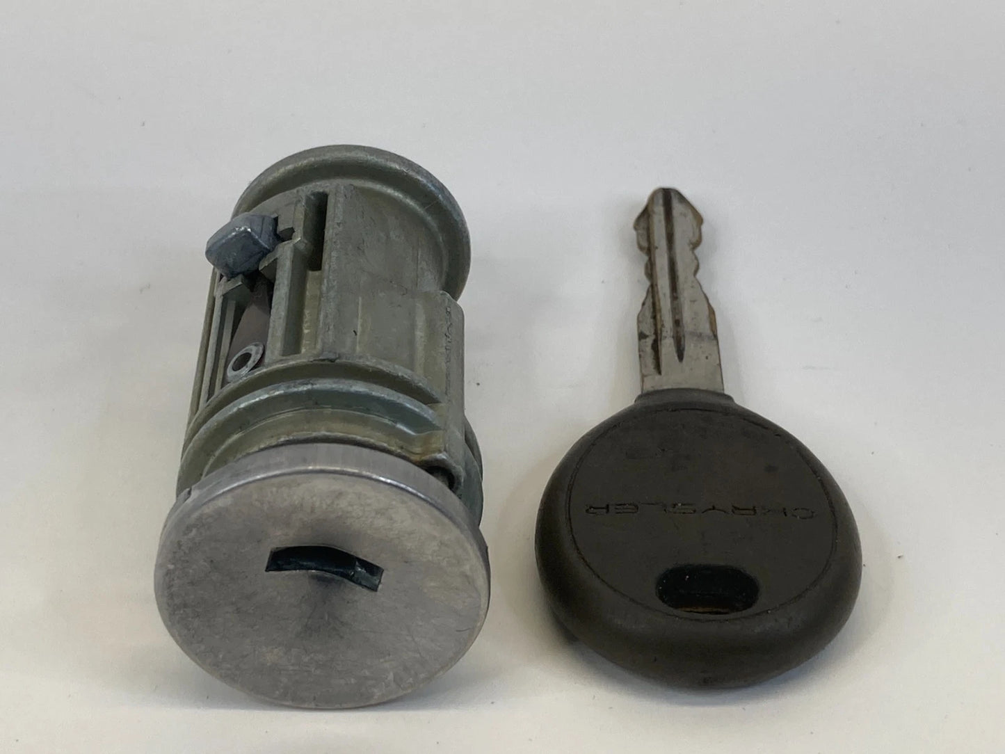 2002-2005 CHRYSLER PT CRUISER 2.4L IGNITION SWITCH LOCK CYLINDER W/ KEY OEM