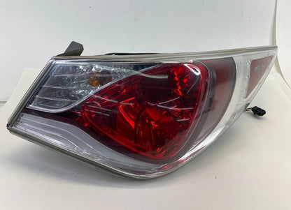 2011-2015 HYUNDAI SONATA RIGHT SIDE TAILLIGHT TAIL LIGHT LAMP OUTER QUARTER OEM