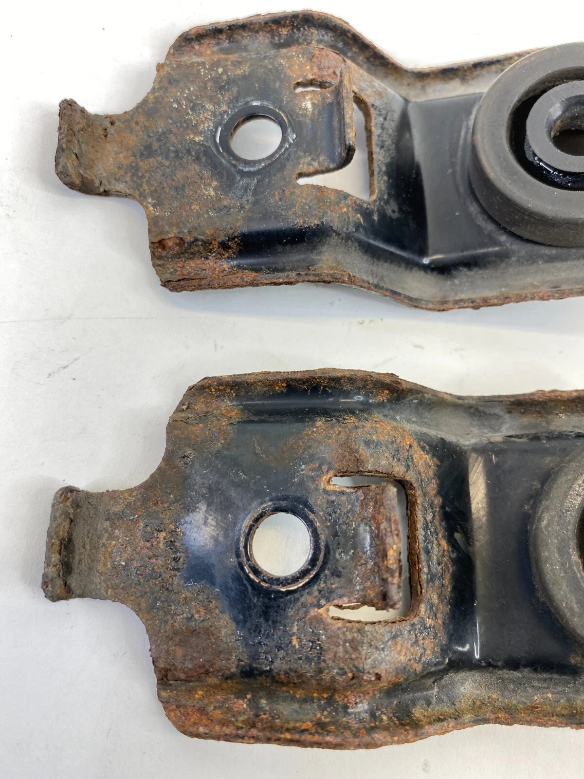 2004-2008 SUBARU FORESTER UPPER RADIATOR SUPPORT BRACKET PAIR SET ASSEMBLY