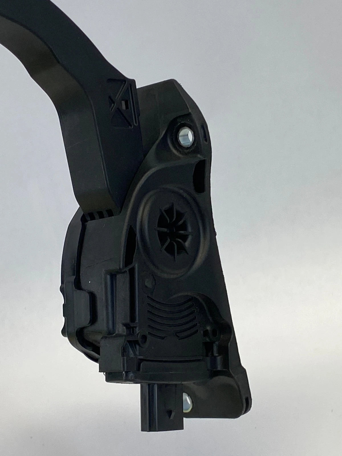 2012-2014 FORD FOCUS 2.0L ACCELERATOR GAS PEDAL SENSOR ASSEMBLY BV619F836AB OEM