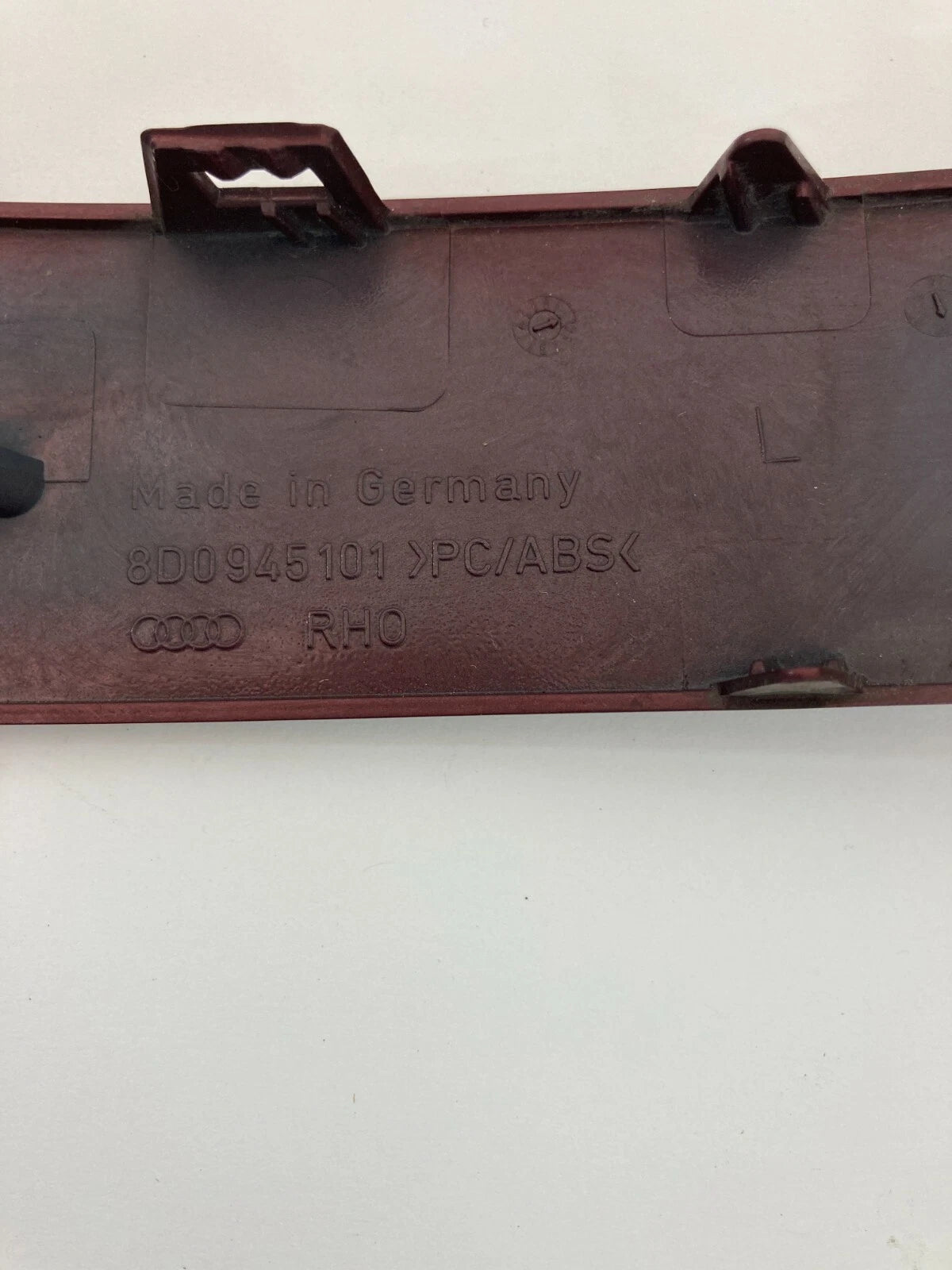 96-01 AUDI A4 QUATTRO 00-02 AUDI S4 REAR LEFT TAILLIGHT LOWER TRIM MOLDING PANEL