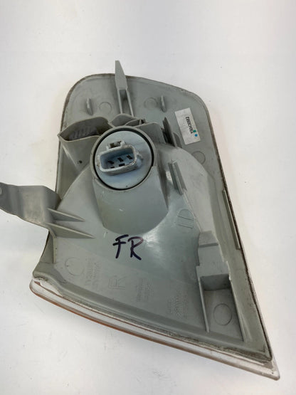 2001 2002 TOYOTA COROLLA RIGHT PASSENGER CORNER PARK TURN SIGNAL LIGHT LAMP