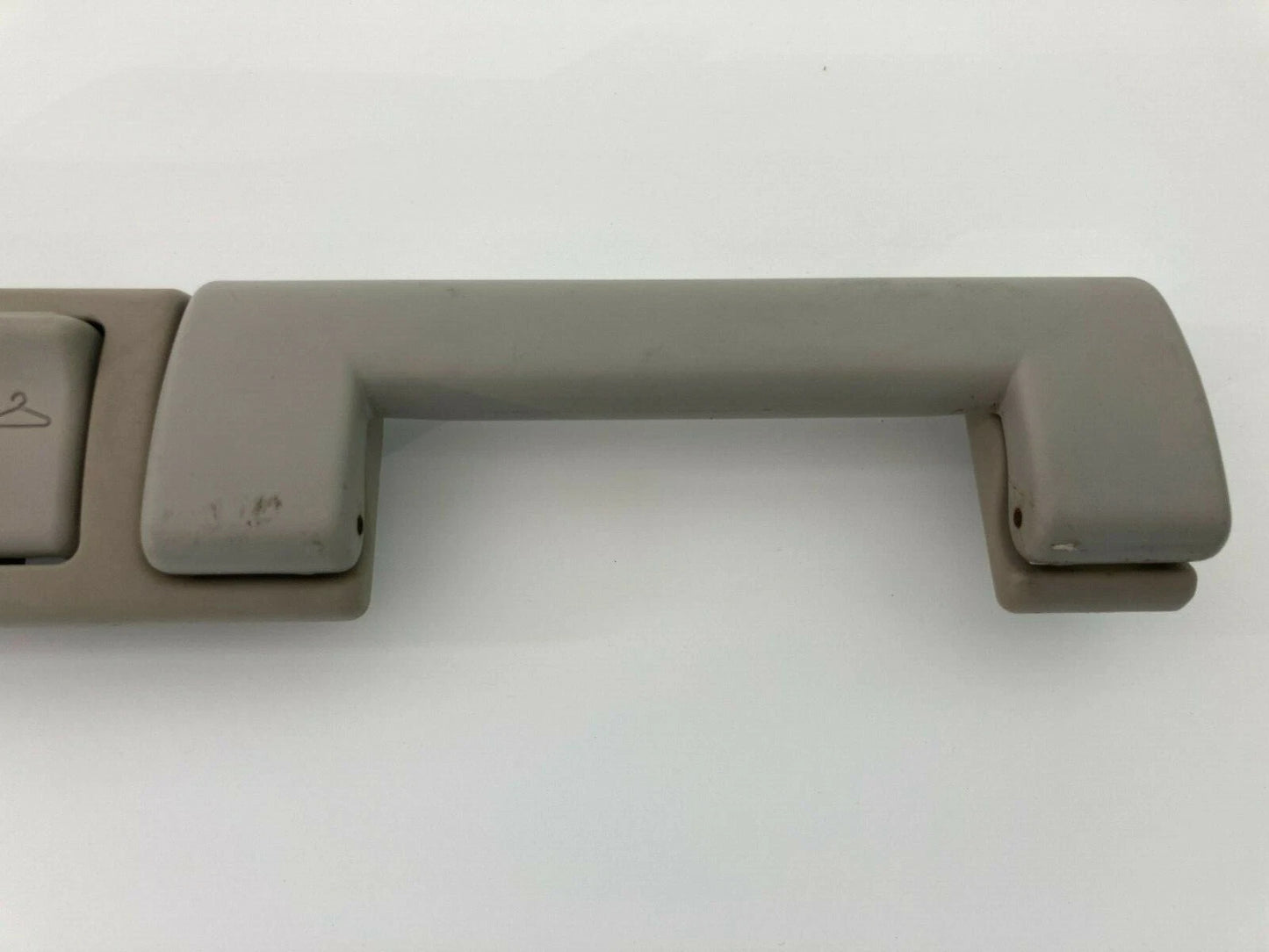 04-06 CHRYSLER PACIFICA REAR RIGHT PASSENGER SIDE ROOF GRAB HANDLE W/ DOME LIGHT