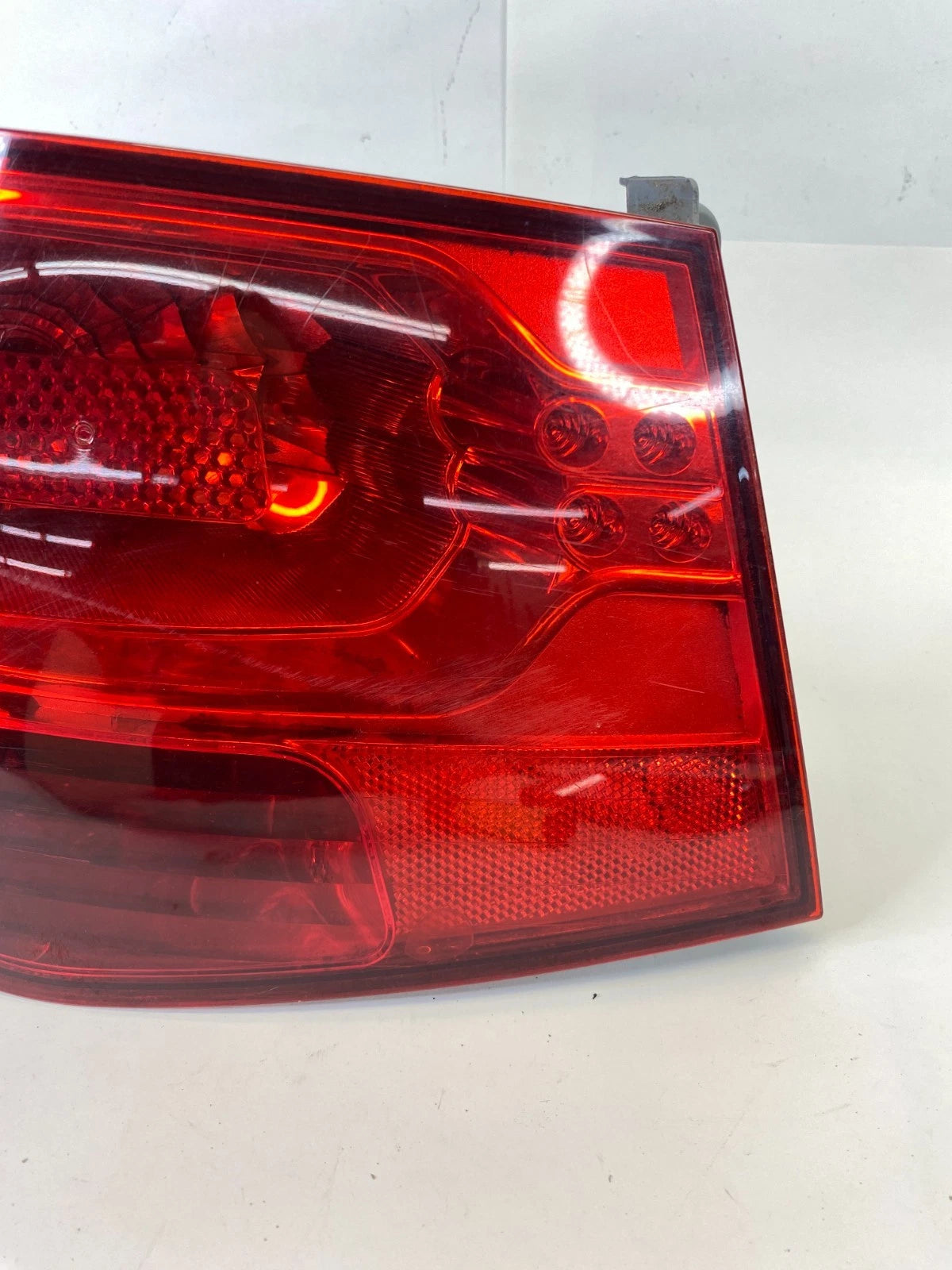2010-2013 KIA FORTE SEDAN REAR LEFT DRIVER QUARTER PANEL MOUNTED TAILLIGHT LIGHT