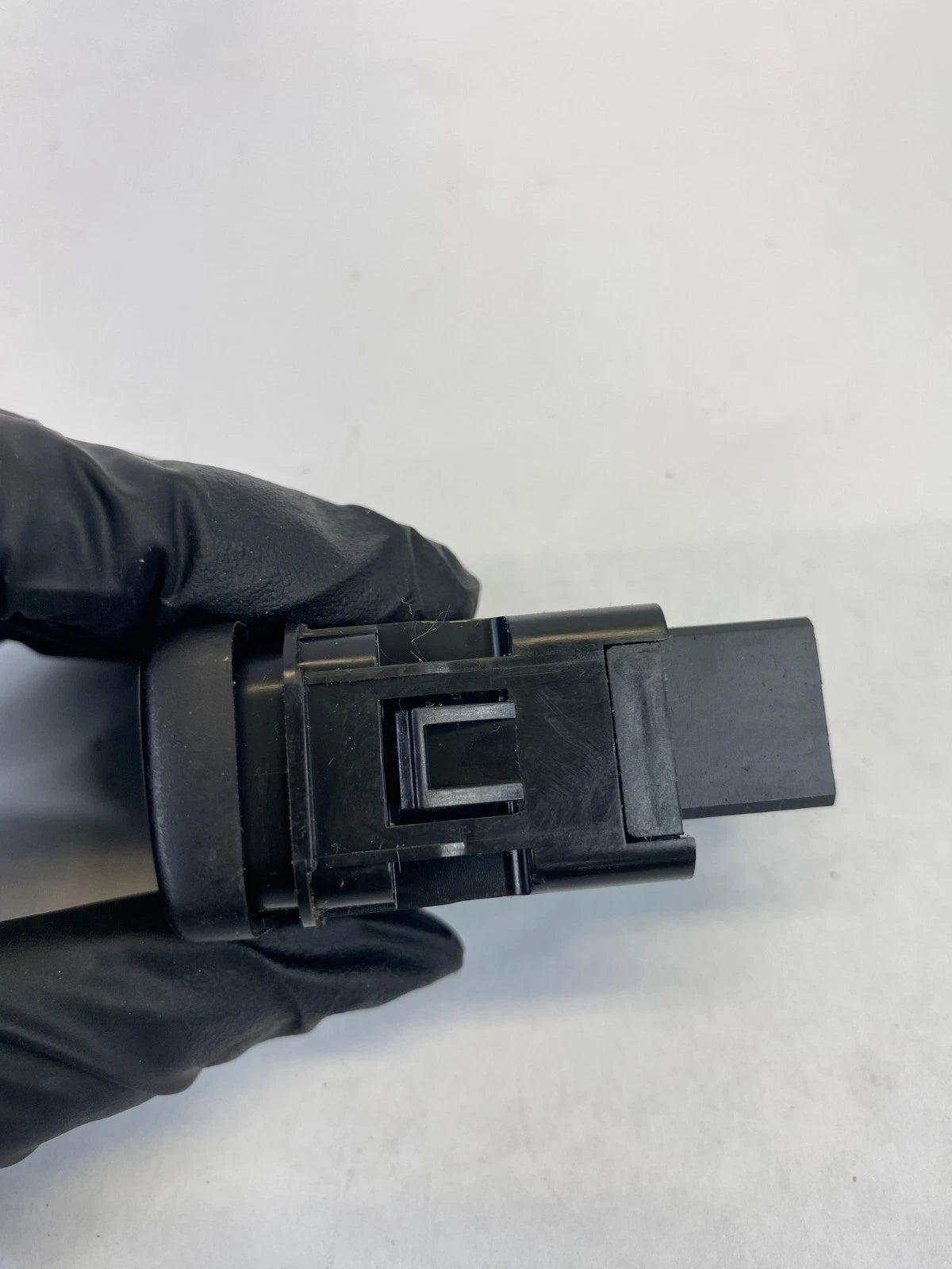1999-2004 HONDA ODYSSEY INTERIOR DOOR DOME LIGHT LAMP OFF CONTROL SWITCH M23197