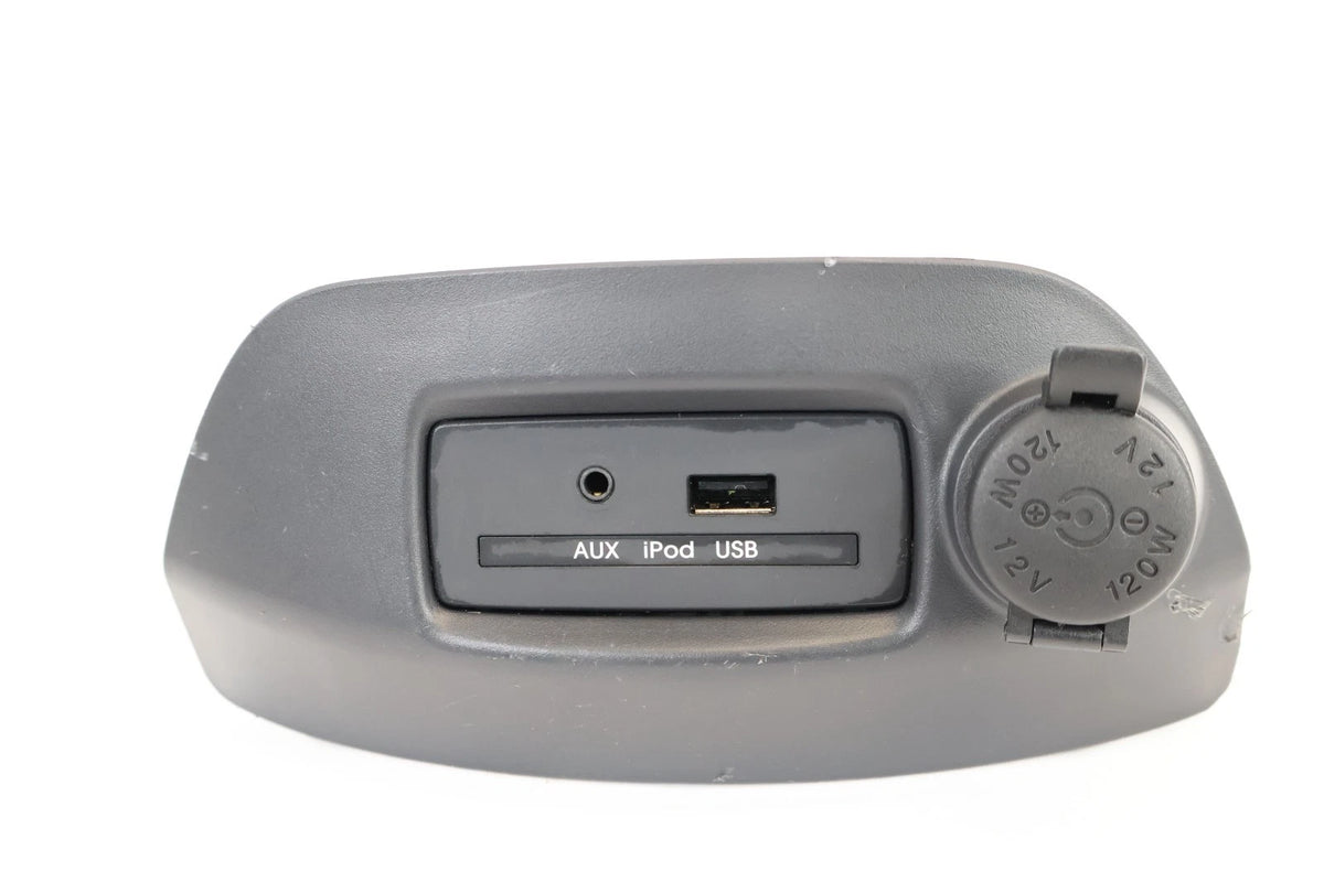 2010-2013 KIA SOUL PORT AUX IPOD USB INPUT POWER SOCKET W/ BEZEL 84746-2K100 OEM