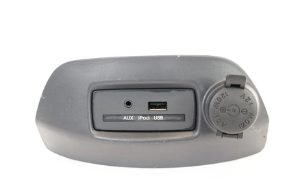 2010-2013 KIA SOUL PORT AUX IPOD USB INPUT POWER SOCKET W/ BEZEL 84746-2K100 OEM