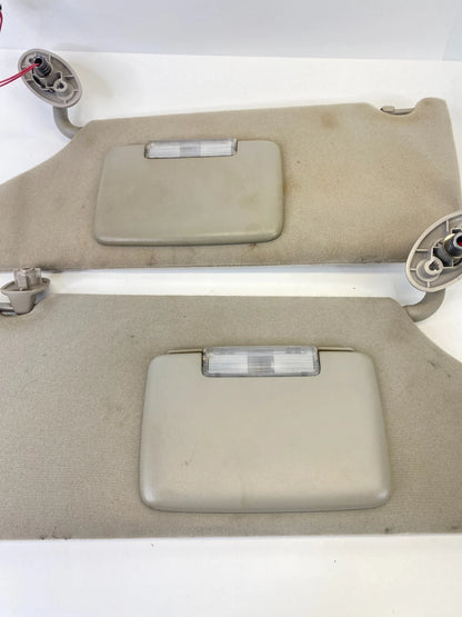 2005-2007 JEEP LIBERTY SUN VISOR PAIR SET DRIVER PASSENGER BEIGE W/ LIGHT OEM