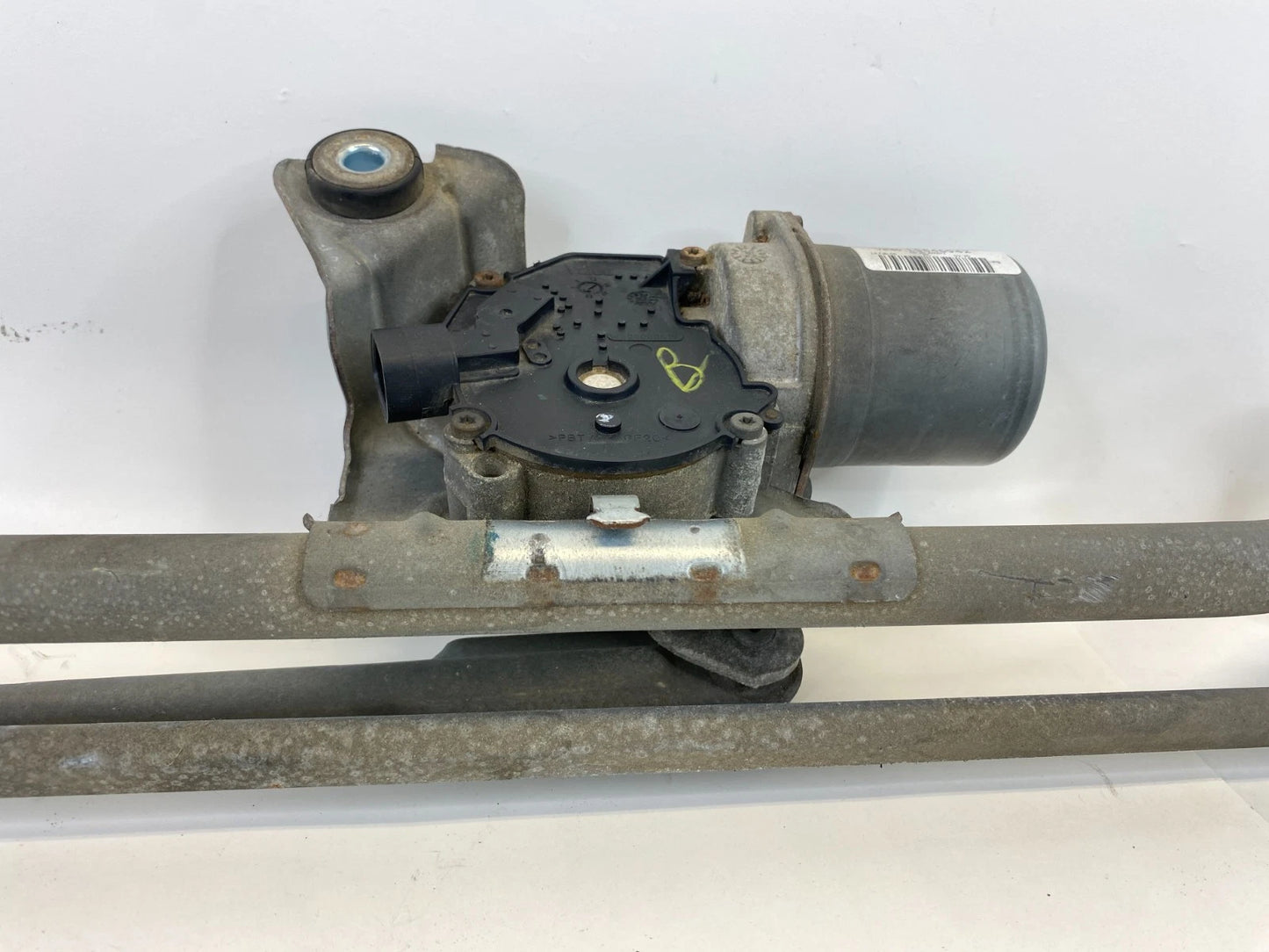 2007-2014 GMC YUKON FRONT WINDSHIELD WIPER MOTOR W/ LINKAGE 15846942 OEM