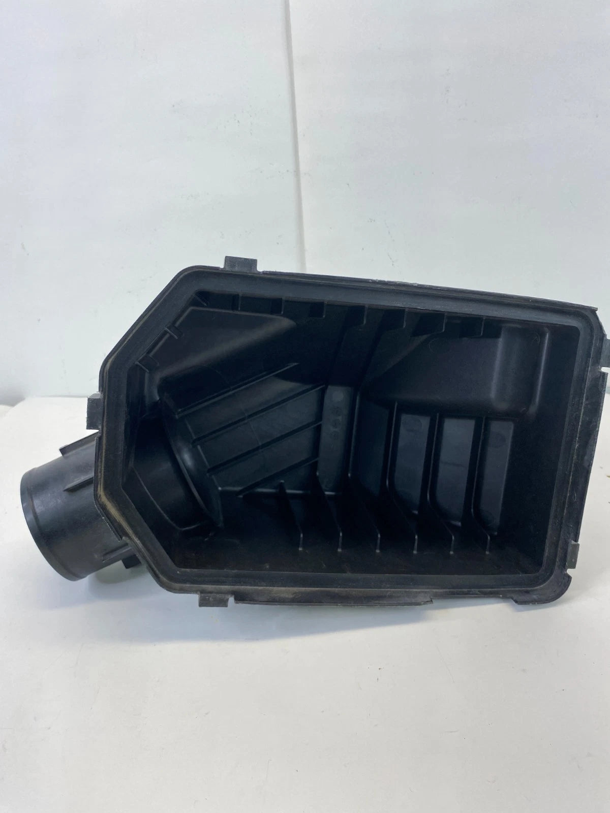 07-09 HONDA CR-V 2.4L AIR CLEANER FILTER BOX UPPER HOUSING WITH MAF SENSOR OEM